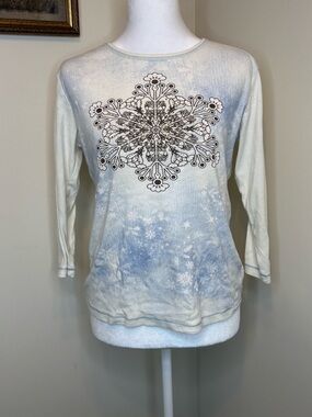 Source Unknown Light Blue & Cream Snowflake Medallion Long Sleeve Tee
